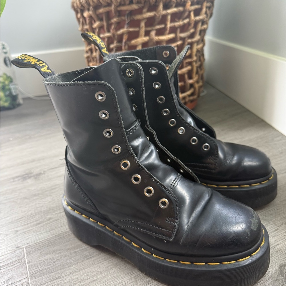 Dr Martens Jadon boot